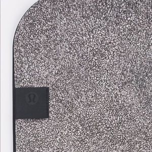Lululemon yoga The Towel Sea Spray Alpine Black White Dark Chrome